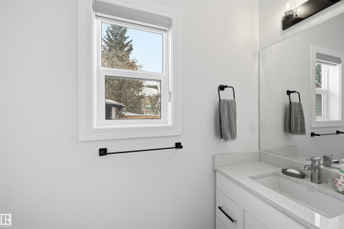 10909 151 Street, Edmonton, AB - Indoor Photo Showing Bathroom