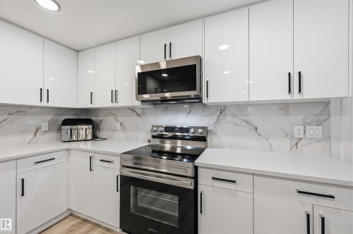 10909 151 Street, Edmonton, AB - Indoor Photo Showing Kitchen