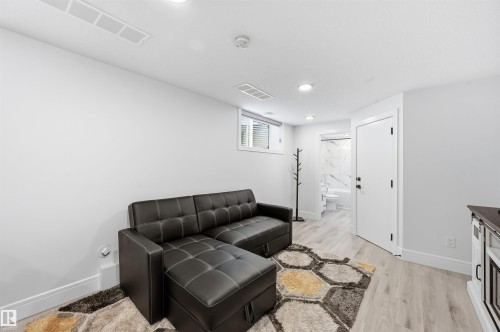 10909 151 Street, Edmonton, AB - Indoor