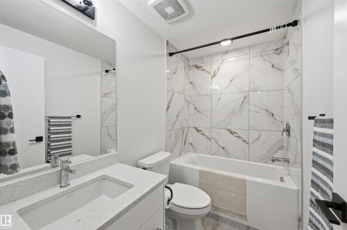 10909 151 Street, Edmonton, AB - Indoor Photo Showing Bathroom