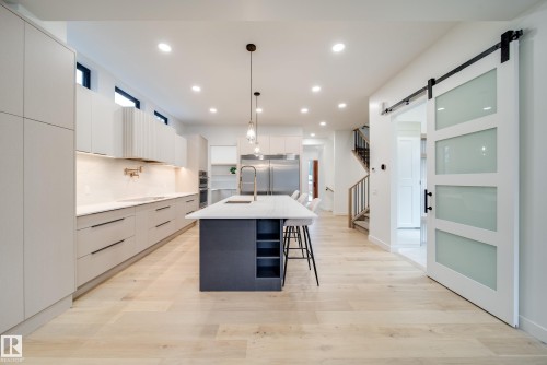 40A Valleyview Crescent, Edmonton, AB - Indoor Photo Showing Kitchen With Upgraded Kitchen