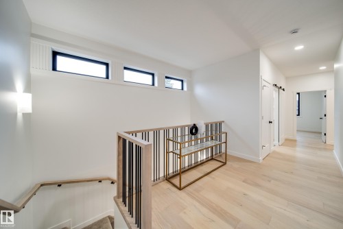 40A Valleyview Crescent, Edmonton, AB - Indoor Photo Showing Other Room