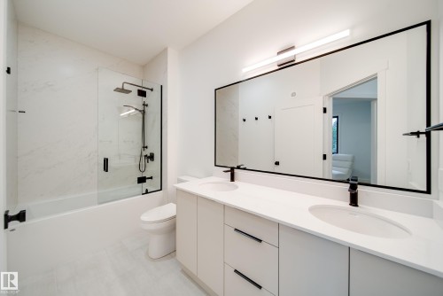 40A Valleyview Crescent, Edmonton, AB - Indoor Photo Showing Bathroom