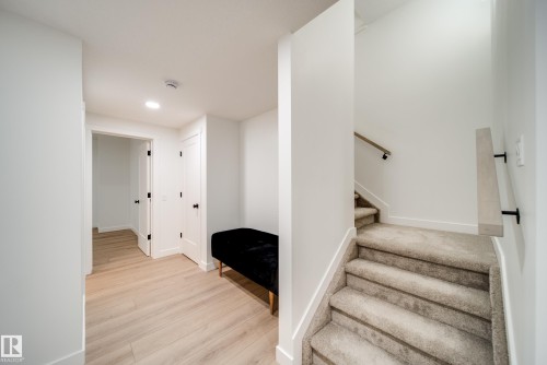 40A Valleyview Crescent, Edmonton, AB - Indoor Photo Showing Other Room
