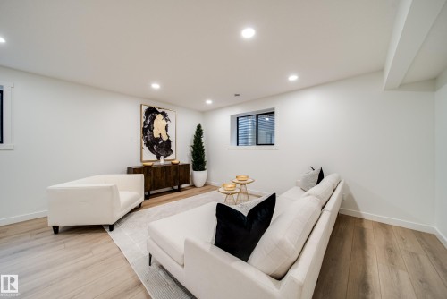 40A Valleyview Crescent, Edmonton, AB - Indoor