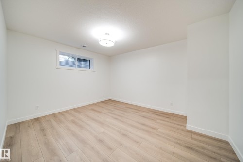 40A Valleyview Crescent, Edmonton, AB - Indoor Photo Showing Other Room