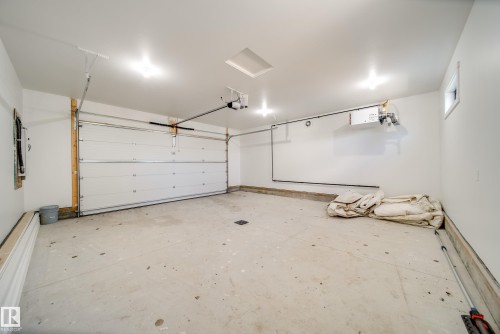 40A Valleyview Crescent, Edmonton, AB - Indoor Photo Showing Garage