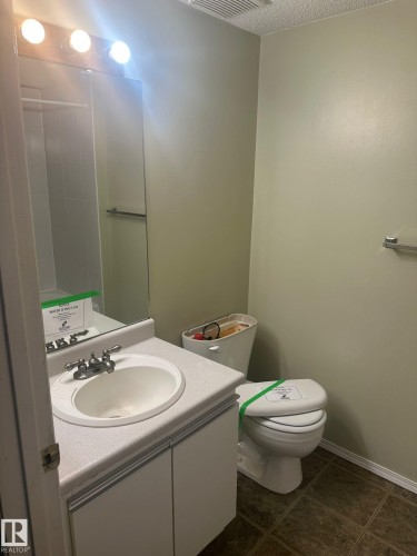 106 9010 106 Avenue, Edmonton, AB - Indoor Photo Showing Bathroom