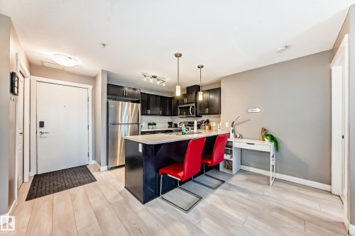 217 3670 139 Avenue, Edmonton, AB - Indoor Photo Showing Kitchen With Upgraded Kitchen