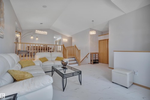 309 Byrne Crest, Edmonton, AB - Indoor Photo Showing Living Room