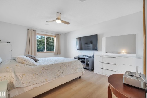 309 Byrne Crest, Edmonton, AB - Indoor Photo Showing Bedroom
