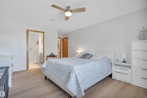 309 Byrne Crest, Edmonton, AB - Indoor Photo Showing Bedroom