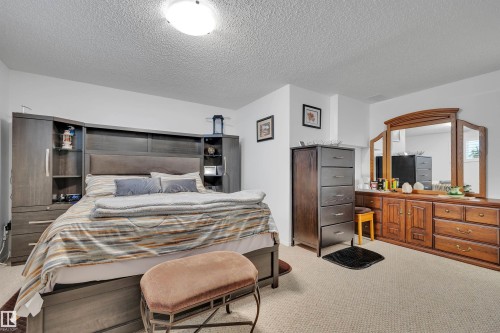 309 Byrne Crest, Edmonton, AB - Indoor Photo Showing Bedroom