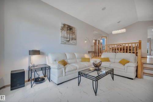 309 Byrne Crest, Edmonton, AB - Indoor Photo Showing Living Room