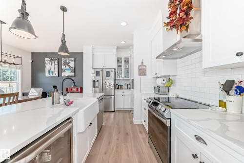 71 Jamison Crescent, St. Albert, AB - Indoor Photo Showing Kitchen With Upgraded Kitchen