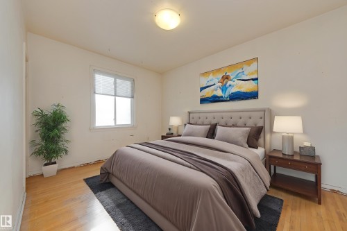 10907 67 Avenue, Edmonton, AB - Indoor Photo Showing Bedroom