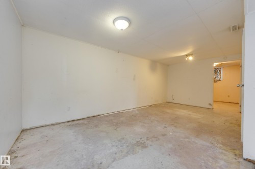 10907 67 Avenue, Edmonton, AB - Indoor