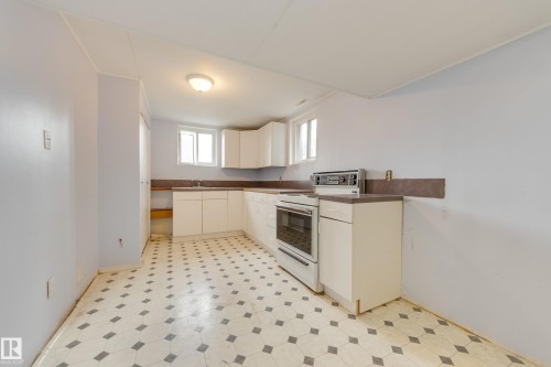 10907 67 Avenue, Edmonton, AB - Indoor Photo Showing Kitchen