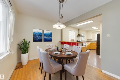 10907 67 Avenue, Edmonton, AB - Indoor Photo Showing Dining Room