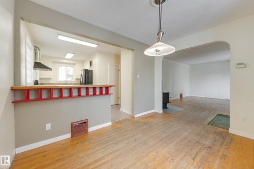 10907 67 Avenue, Edmonton, AB - Indoor Photo Showing Other Room