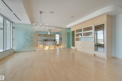 901 10035 Saskatchewan Drive, Edmonton, AB - Indoor