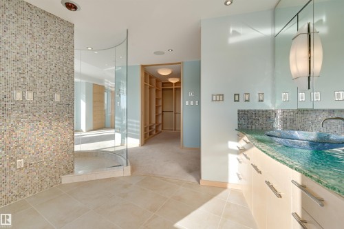 901 10035 Saskatchewan Drive, Edmonton, AB - Indoor