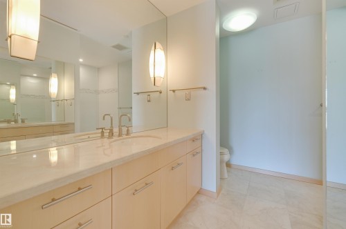 901 10035 Saskatchewan Drive, Edmonton, AB - Indoor Photo Showing Bathroom