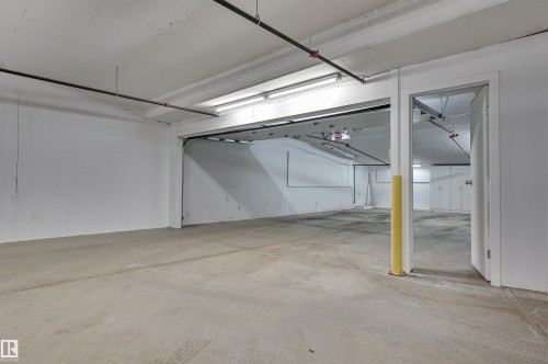 Private Quad Garage - 901 10035 Saskatchewan Drive, Edmonton, AB - Indoor Photo Showing Garage