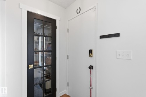 View of entryway - 18717 57 Avenue, Edmonton, AB - Indoor Photo Showing Other Room