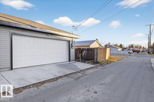 Garage with a residential view - 10506 162 Street, Edmonton, AB - Outdoor