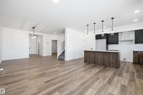 19304 29 Avenue, Edmonton, AB - Indoor Photo Showing Kitchen