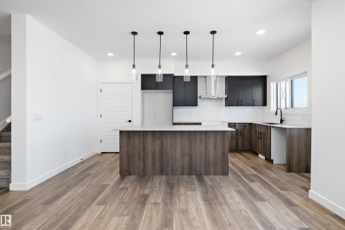 19304 29 Avenue, Edmonton, AB - Indoor Photo Showing Kitchen