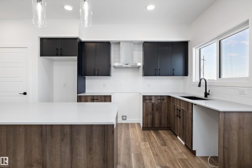 19304 29 Avenue, Edmonton, AB - Indoor Photo Showing Kitchen