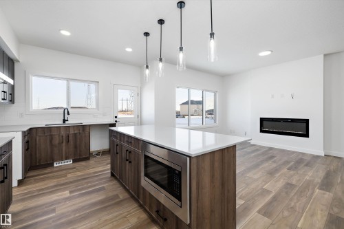 19304 29 Avenue, Edmonton, AB - Indoor Photo Showing Kitchen With Upgraded Kitchen