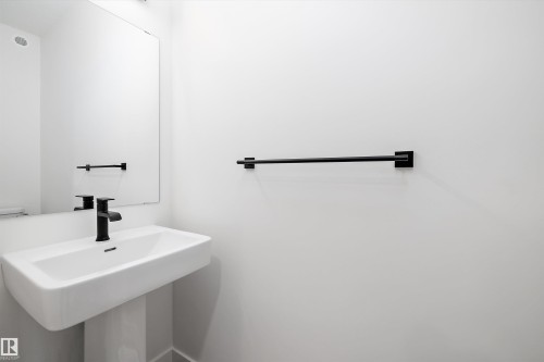 19304 29 Avenue, Edmonton, AB - Indoor Photo Showing Bathroom