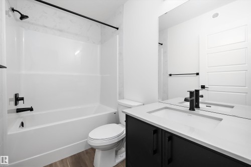 19304 29 Avenue, Edmonton, AB - Indoor Photo Showing Bathroom