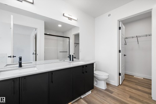 19304 29 Avenue, Edmonton, AB - Indoor Photo Showing Bathroom