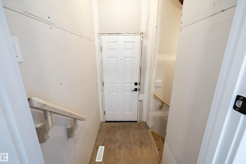19304 29 Avenue, Edmonton, AB - Indoor Photo Showing Other Room