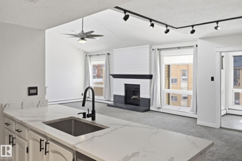 44 10172 118 Street, Edmonton, AB - Indoor Photo Showing Kitchen