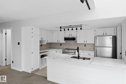 44 10172 118 Street, Edmonton, AB - Indoor Photo Showing Kitchen