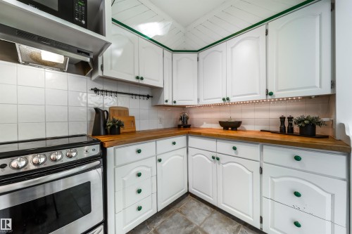 9832 85 Avenue, Edmonton, AB - Indoor Photo Showing Kitchen