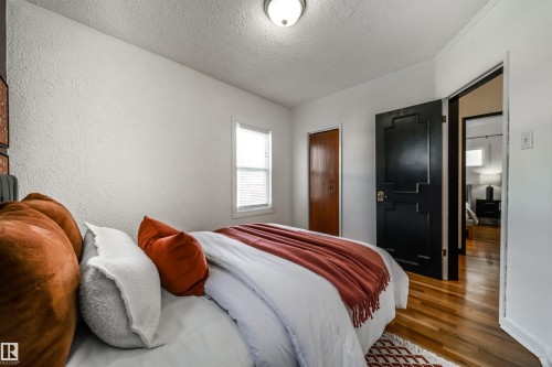 9832 85 Avenue, Edmonton, AB - Indoor Photo Showing Bedroom
