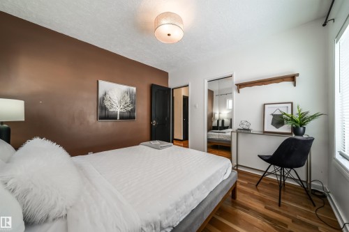 9832 85 Avenue, Edmonton, AB - Indoor Photo Showing Bedroom