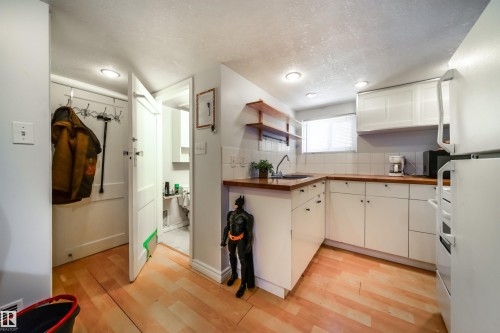 9832 85 Avenue, Edmonton, AB - Indoor Photo Showing Other Room