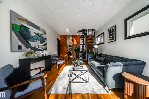 9832 85 Avenue, Edmonton, AB - Indoor Photo Showing Living Room