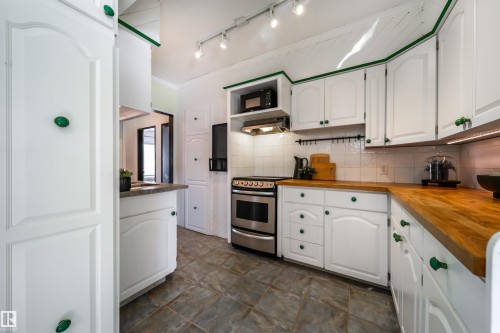 9832 85 Avenue, Edmonton, AB - Indoor Photo Showing Kitchen