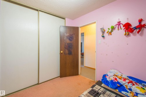 21 Amberly Court, Edmonton, AB - Indoor Photo Showing Bedroom