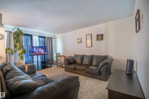 21 Amberly Court, Edmonton, AB - Indoor Photo Showing Living Room