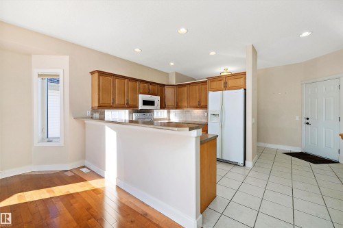 7 17603 99 Street, Edmonton, AB - Indoor Photo Showing Kitchen