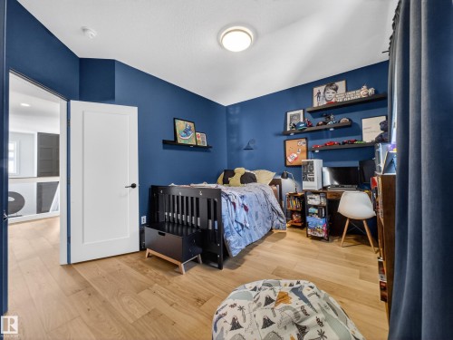Bedroom with light wood-style floors - 5507 Chegwin Point(E), Edmonton, AB - Indoor Photo Showing Bedroom